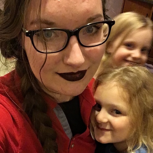 Meet Ashley and Welcome to my Closet! - Picture 4 of 10